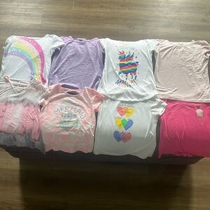 Selling 9 girls short sleeve shirts, size 6/6x or small